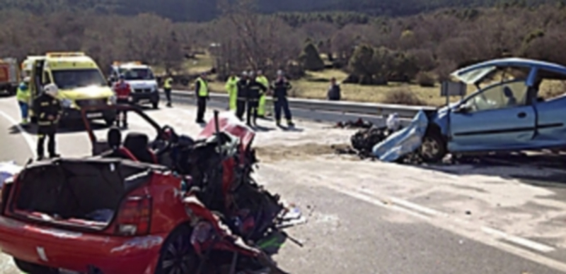 Los dos coches involucrados quedaron destrozados tras el brutal impacto. / Madrid112
