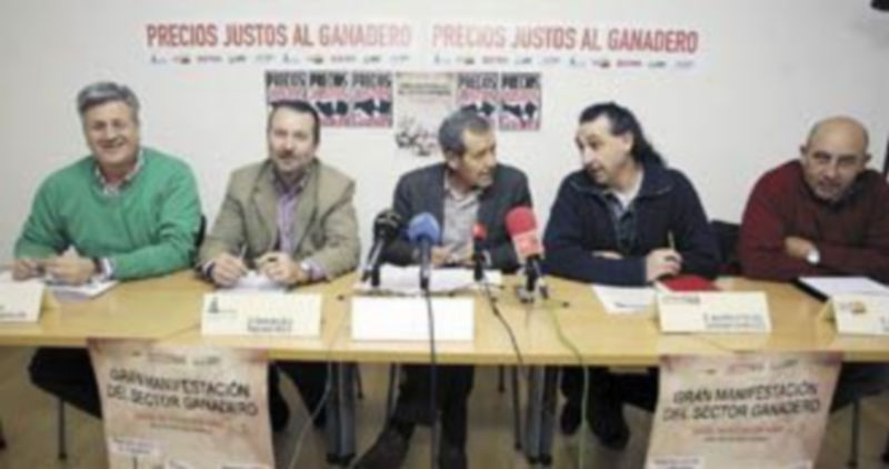 De izquierda a derecha: Julio López (UPA)