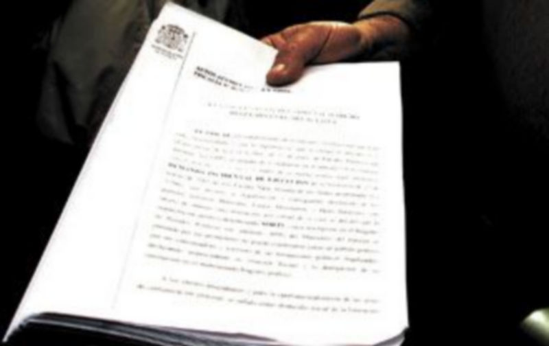 El escrito de la Fiscalía General del Estado consta de 168 páginas y recoge diversos documentos aportados por los informes de las fuerzas policiales. / Efe