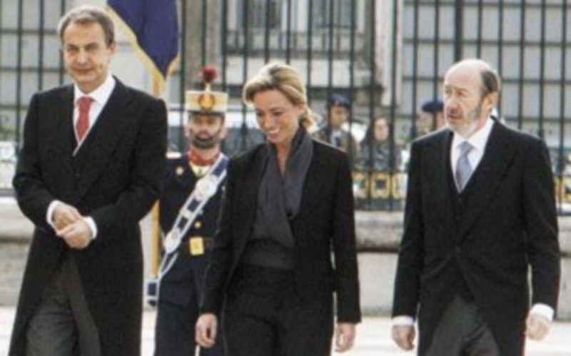 Las quinielas apuntan a los ministros de Defensa e Interior para tomar el testigo de Rodríguez Zapatero. / Efe