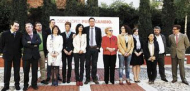 Ana Redondo y Óscar López (en el centro)