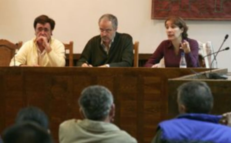 Un momento del desarrollo de una sesión de la Junta General de la Comunidad de Villa y Tierra. /Gabriel Gómez