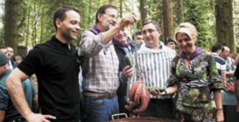 El presidente del PP participó ayer en la Fiesta del Pulpo que se celebró en el parque municipal de O Carballiño