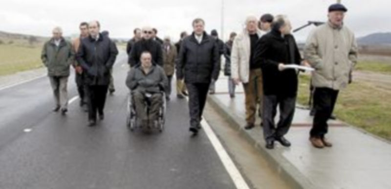 El consejero Antonio Silván inaugura las obras en la P-412