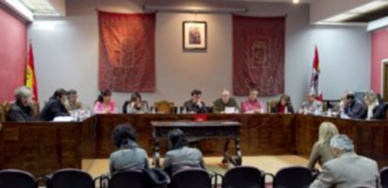 Un momento del desarrollo del pleno extraordinario celebrado ayer en Cuéllar. / Gabriel Gómez