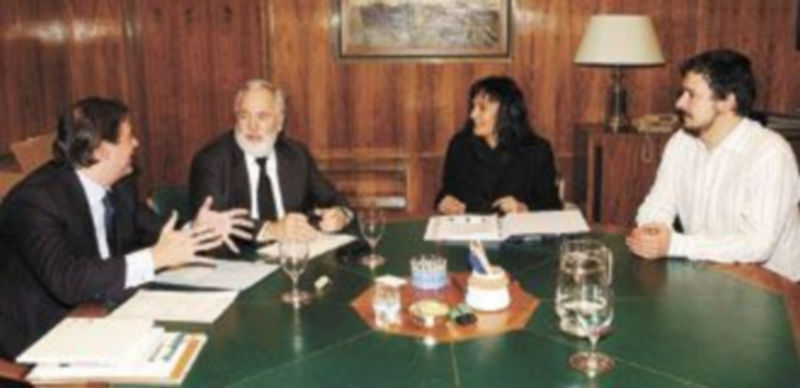 El titular de Agricultura y Medio Ambiente se ha reunido con todas las organizaciones que agrupan el sector. / Europa Press