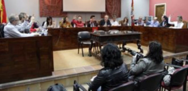 Los ediles de los tres grupos municipales dieron su voto unánime a esta propuesta del equipo de Gobierno. / Gabriel Gómez