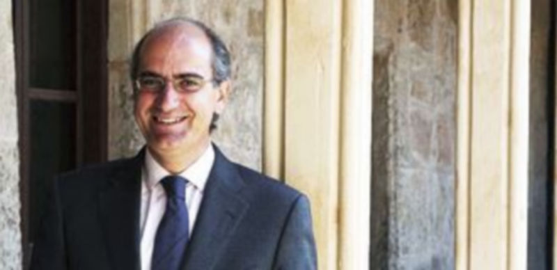 Iglesias posa tras la entrevista en la sede de la Diputación Provincial de Salamanca. / ICAL