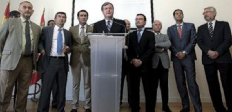 Silván (c) presentó el operativo contra incendios para este verano. / Ical