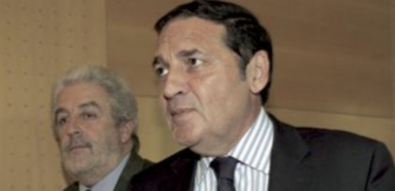 Sacyl suspende parcialmente la vacunación contra la gripe 1 Antonio María Sáez (d) y el director general de Salud Pública