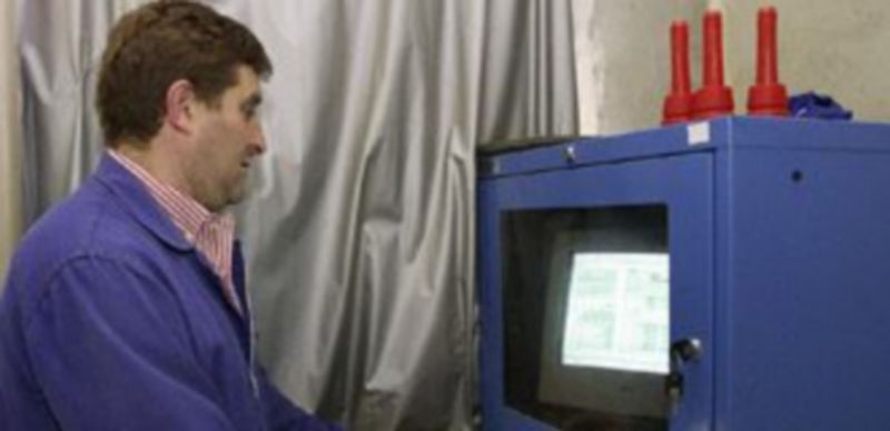 Un ganadero de Palencia introduce el ordeño por ordenador para modernizar sus instalaciones. / Ical