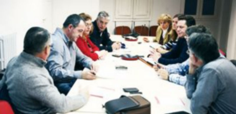 Imagen de la reunión de sindicatos de Caja España-Duero celebrada ayer en la sede de Csica de Valladolid. / Ical