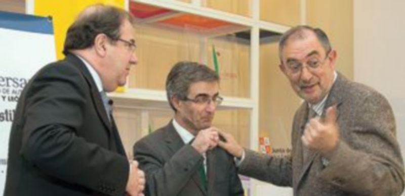 Herrera y Quijano creen que la crisis «reforzará» el Estado autonómico 1 El presidente de la Junta