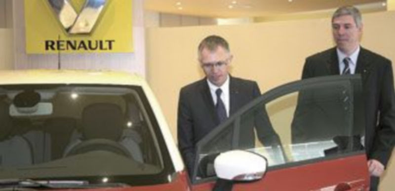 Carlos Tavares (i) y el presidente de Renault en España