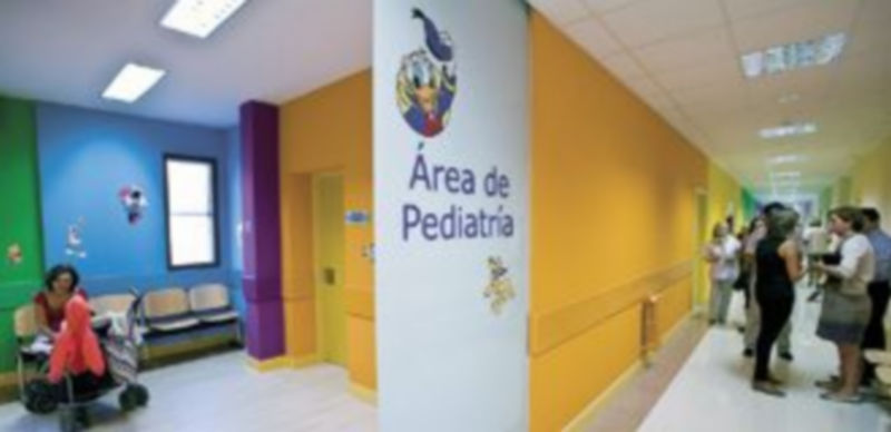 La cercanía de la sanidad coloca también en cabeza a Castilla y León 1 Una madre y su hijo