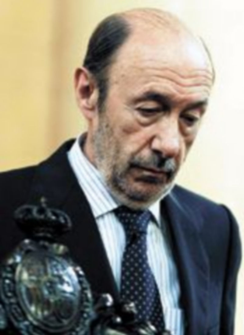 Rubalcaba dejó claro que su intención no es sustituir a Rajoy. / Paco Campos (EFE)