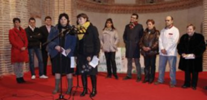 Sara Cucala y Roberta Bruno pronunciaron el pregón arropadas los hosteleros. / Gabriel Gómez
