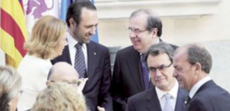 La Junta negocia financiar 400 millones en el mercado ordinario 1 Los presidentes autonómicos