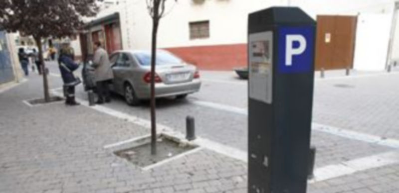 La máquina expendedora de la calle Resina es la segunda más recaudadora. / Gabriel Gómez