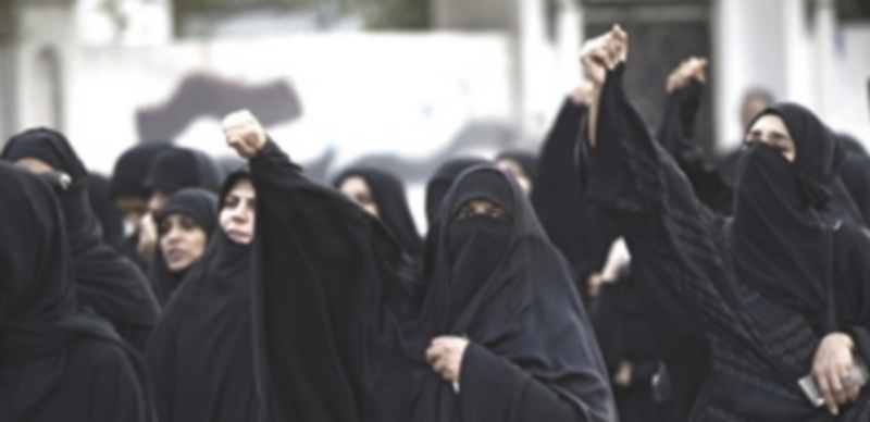 Un grupo de mujeres protesta en Bahréin contra la ejecución del clérigo saudí Nimr Baqir al Nimr. / Efe