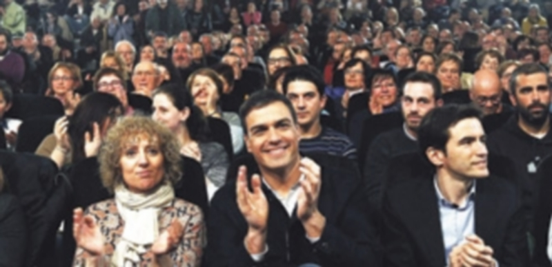 Pedro Sánchez junto a la líder socialista cántabra