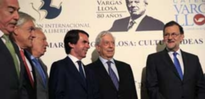 Rajoy llama a dignificar la política para “no dar pábulo al populismo” 1 El presidente del Gobierno en funciones Mariano Rajoy (d.)