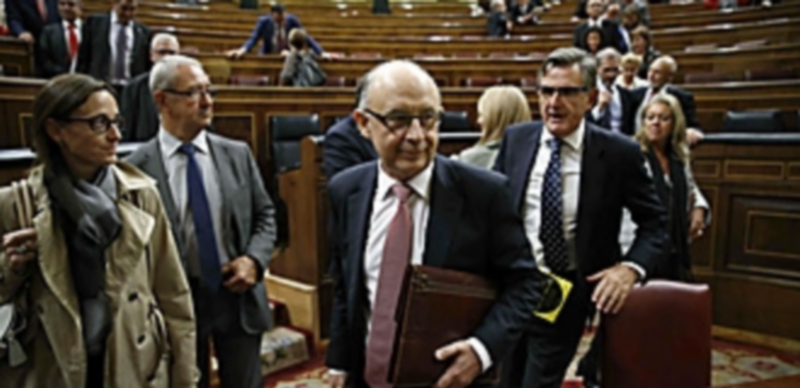 Las dudas sobre el déficit centran la aprobación final de las cuentas 1 El ministro de Hacienda