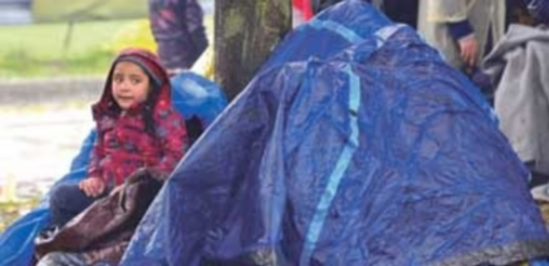 La plataforma para los refugiados de la ONU denunció la falta de “comida y mantas” en los campamentos improvisados. / EFE