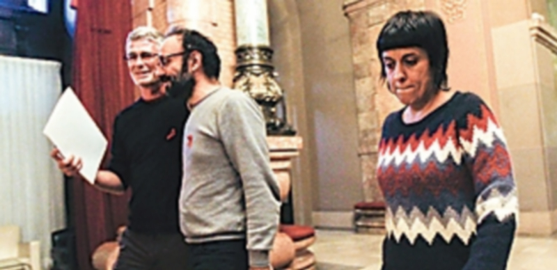 La CUP decidirá en asamblea el 27 de diciembre si inviste a Mas 1 Hoy y mañana están previstas algunas reuniones entre la CUP y JxSí para intentar seguir acercando posturas. / Efe