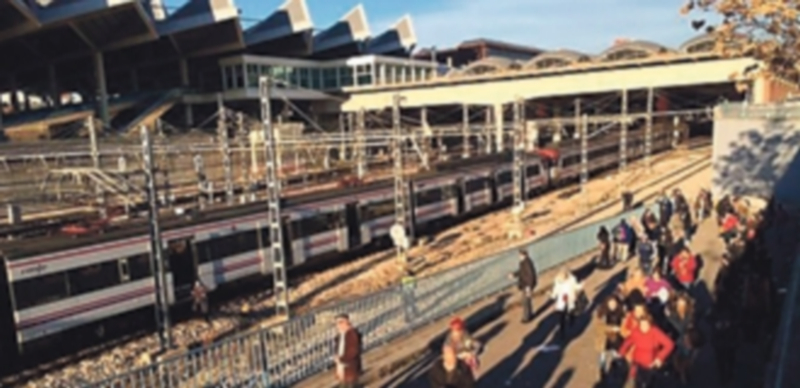 Momento en el que el tren de la estación de Atocha fue desalojado. / Europa press.
