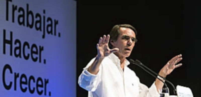 Jose María Aznar elogió la labor del presidente de la Junta y candidato a la reelección