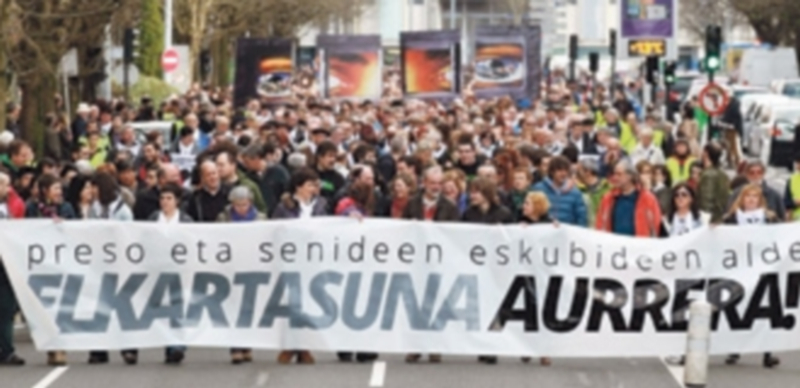 Manifestación de la asociación de familiares de presos de ETA Etxera. / Efe