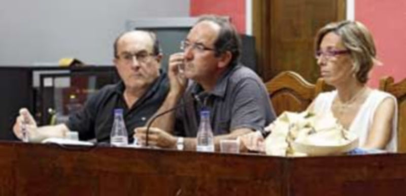 El grupo municipal socialista durante el desarrollo del pleno del viernes. / Gabriel Gómez