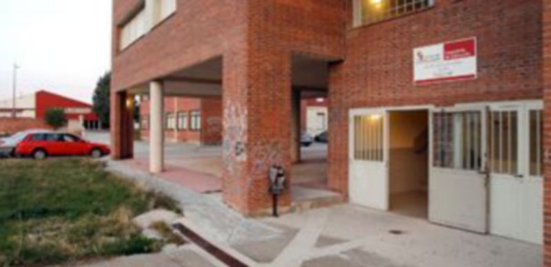 Acceso a las instalaciones de la extensión de la Escuela de Idiomas en el municipio. / Gabriel Gómez