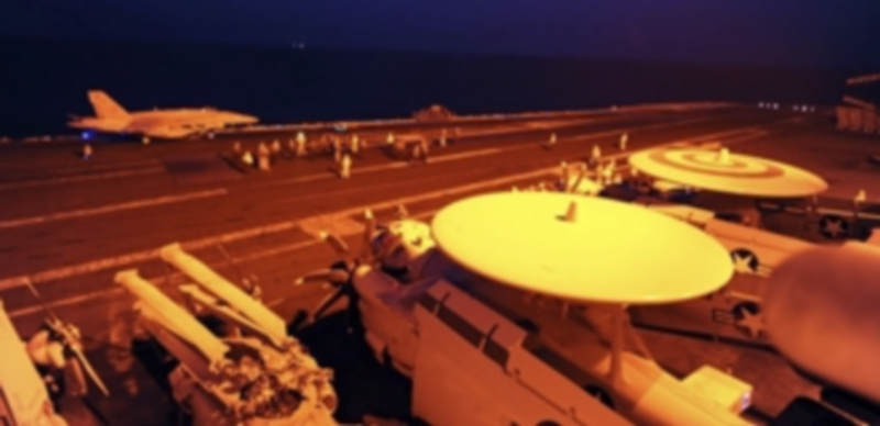 Un F/A-18C Hornet adherido a un caza