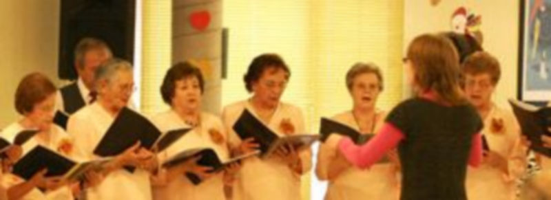 Coro del Centro de Día durante una de sus actuaciones navideñas. /Gabriel Gómez