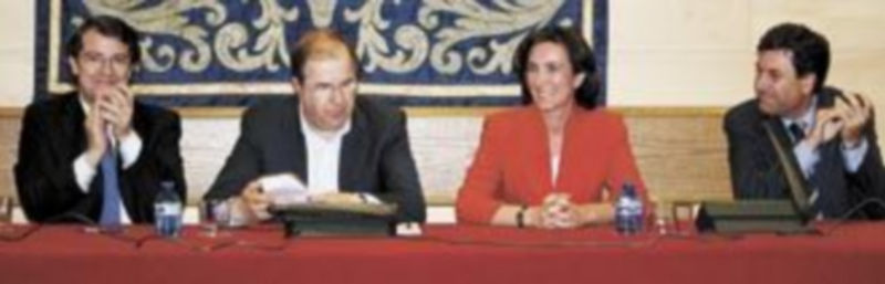 (De i. a d.) Alfonso Fernández Mañueco