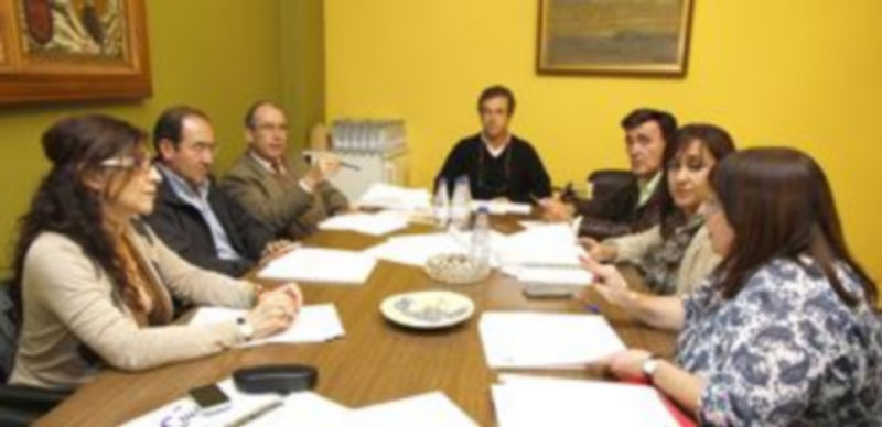 La reunión del Patronato se celebró en Ayuntamiento. / Gabriel Gómez.