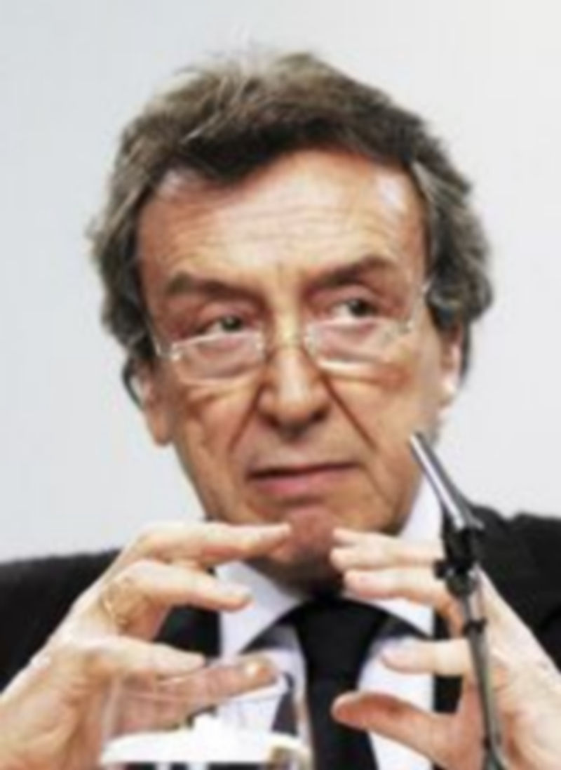 José Antonio de Santiago-Juárez explica los acuerdos del Consejo de Gobierno en rueda de prensa. / Ical