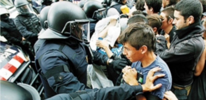 Diversas actuaciones de los ‘Mossos’ han sido muy criticadas. / Efe