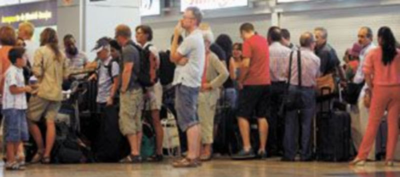 Una huelga en plena época vacacional podría causar importantes retrasos en los aeropuertos nacionales