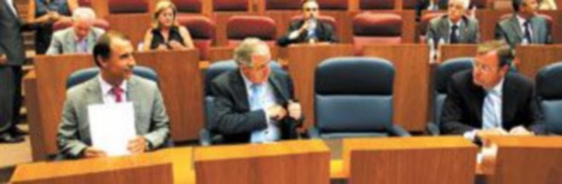 Los consejeros César Antón (i)