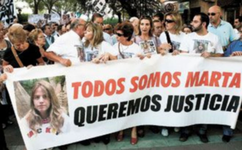 El controvertido caso de la joven sevillana Marta del Castillo ha hecho que los ciudadanos se planteen la posibilidad de apoyar la cadena perpetua. /EFE