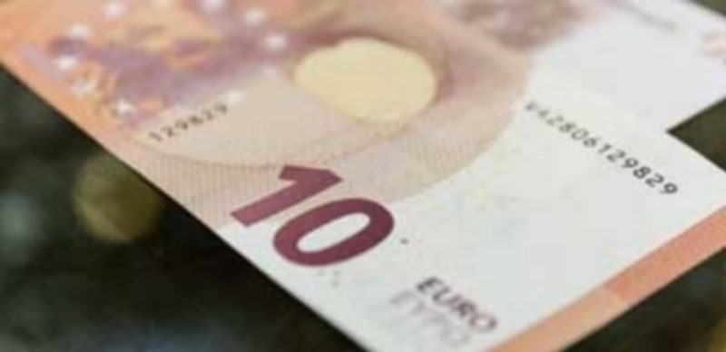 Las previsiones disminuyen las perspectivas de desarrollo al 2,6% 1 Más de la mitad de los expertos consideran que es posible que la economía empeore en el plazo de un año. / Efe