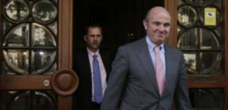 De Guindos indica que España no necesita hacer nuevos ajustes 1 De Guindos afirmó que existe margen para bajar los impuestos