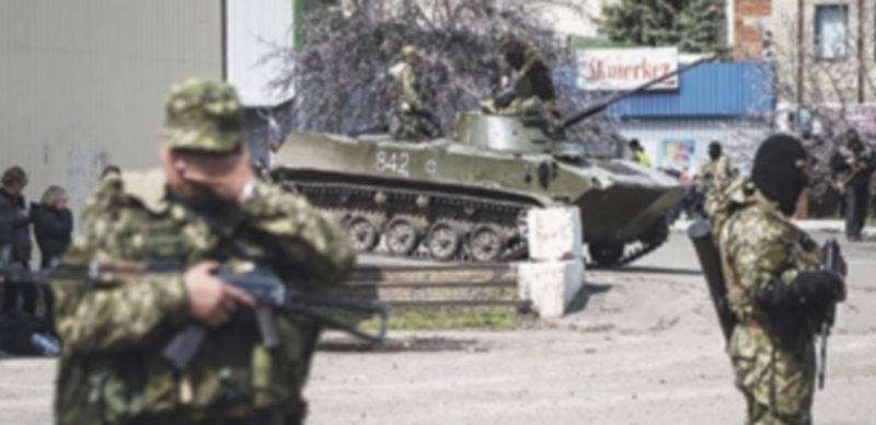 Observadores internacionales apuntan a que han sido los propios efectivos ucranianos los que han decidido sumarse a las filas rebeldes. / Reuters