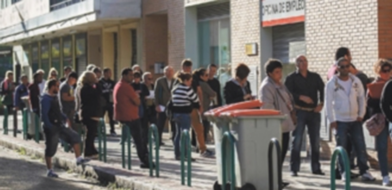 Las cifras registradas desde 1979 indican que estar en paro aumenta la posibilidad de no acudir a las citas electorales. / Reuters