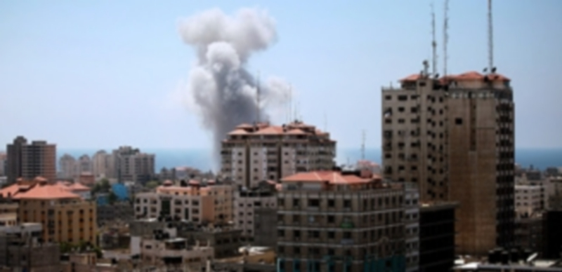 Momento del estallido de un cohete en territorio israelí de la Franja de Gaza. / EP