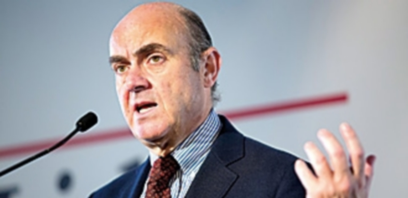 El ministro de Economía y Competitividad en funciones Luis de Guindos durante su intervención en el acto de ayer. / Efe