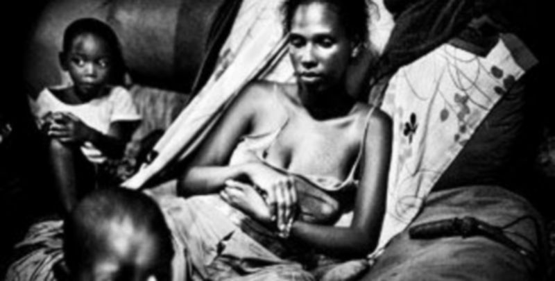 Una de las instantáneas que forman parte del reportaje merecedor de la beca Ian Parry 2010. / EFE